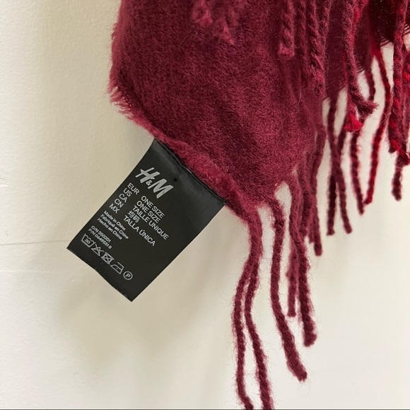 New H&M Maroon Plaid Scarf - Picture 3 of 3
